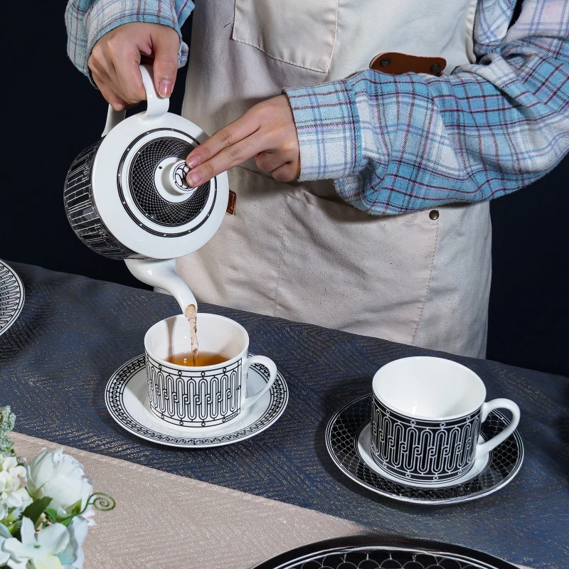Coffee Tea For Me - シンプルなヨーロピアンスタイルのティーセット、セラミックコーヒーカップ、ライトラグジュアリーな英国風アフタヌーンコーヒーカップとソーサーのセット、ギフトボックス入り