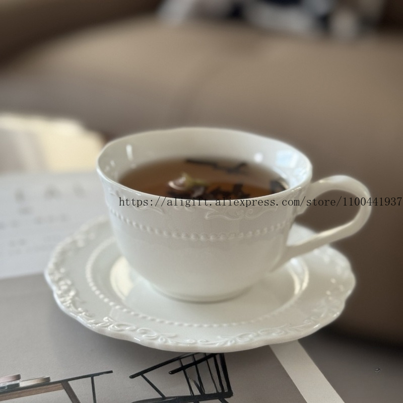 Coffee Tea For Me - フレンチライト高級エンボス花柄コーヒーカップとプレートセット絶妙なアフタヌーンティーセラミックカップ